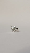 Load and play video in Gallery viewer, Wobbly Heart Ring | Made to Measure
