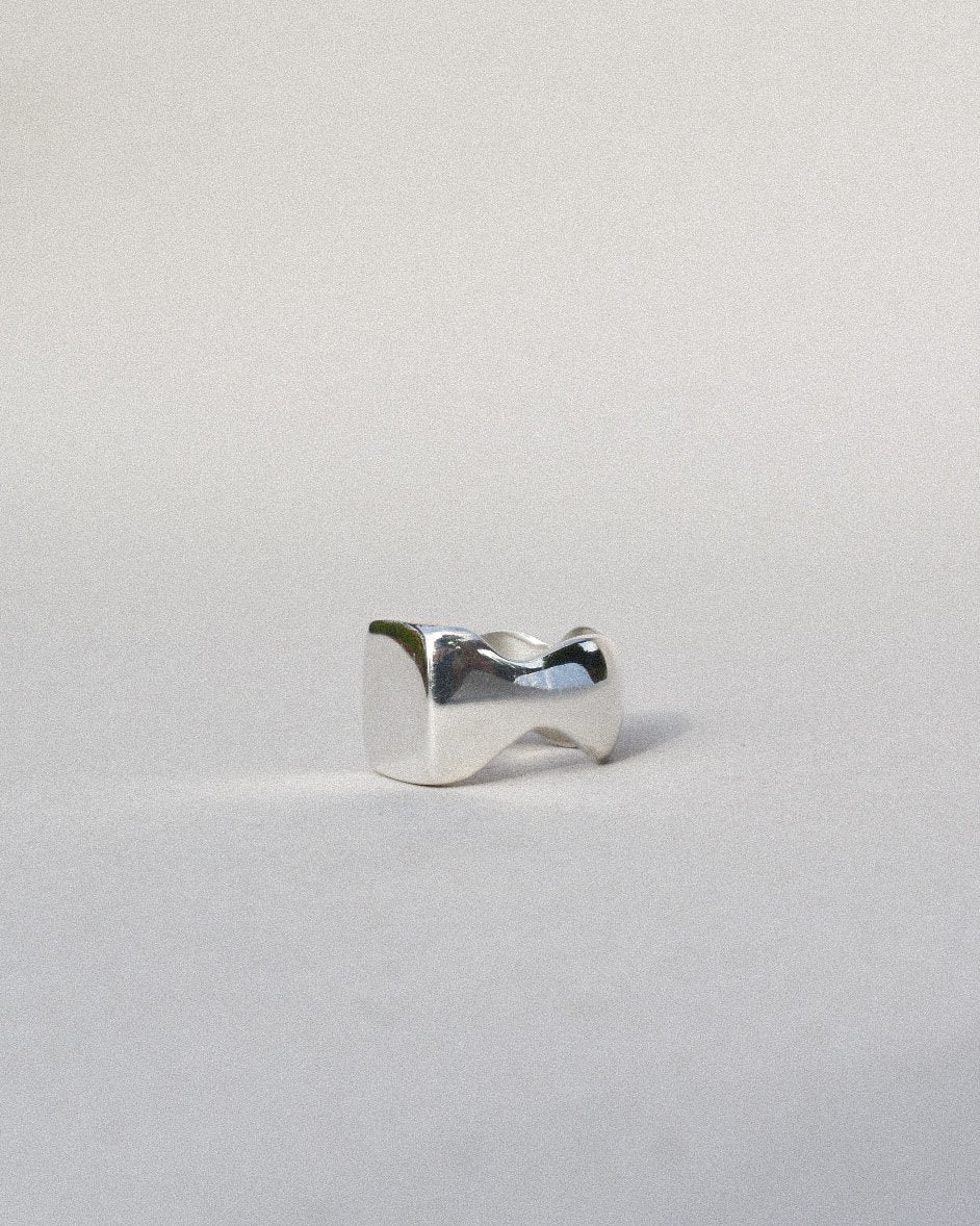 Ready-to-Ship | Wave Signet Ring